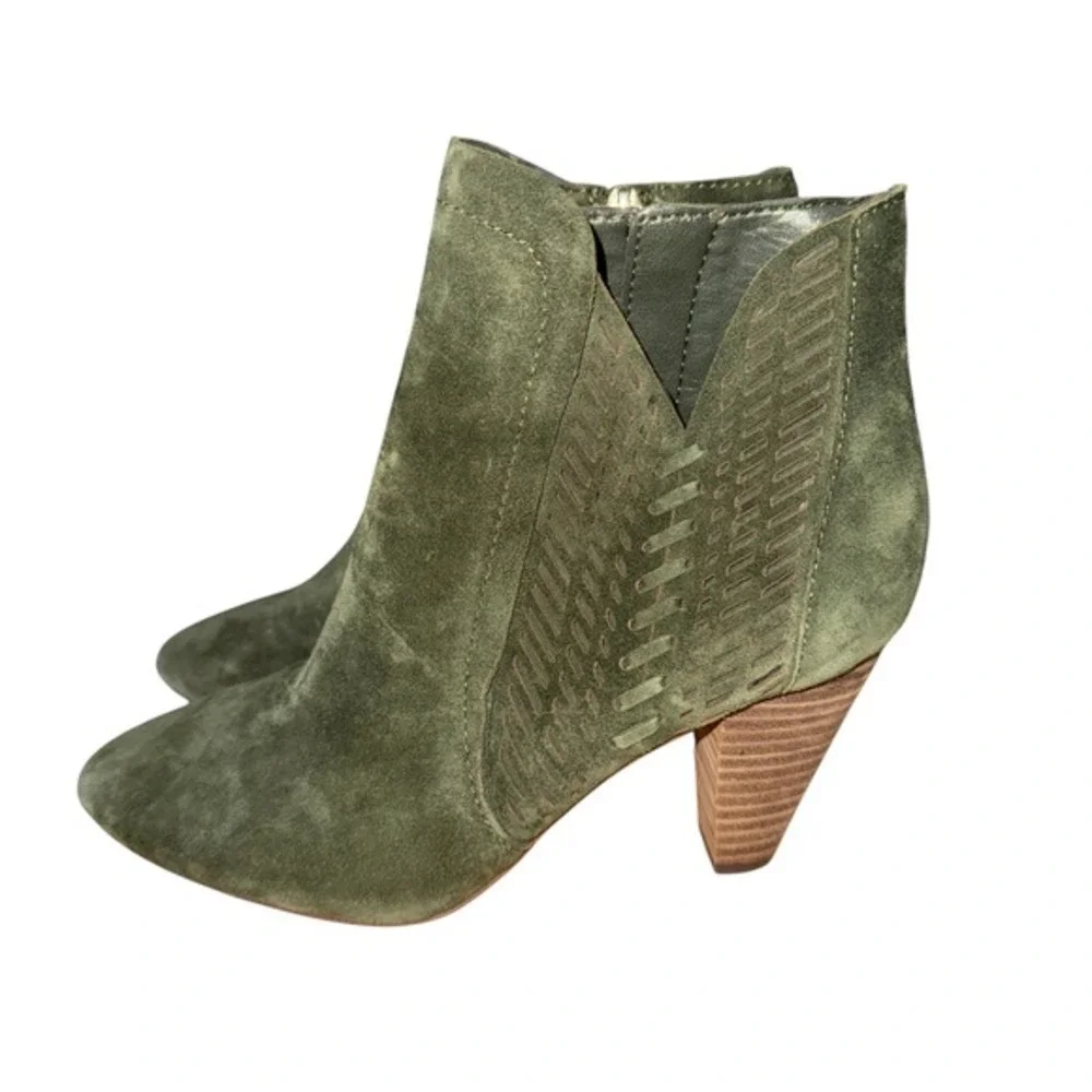 Vince Camuto 6.5M Pre-Owned Green Suede Laser Cut Woven Ankle Booties Cone‎ Heel